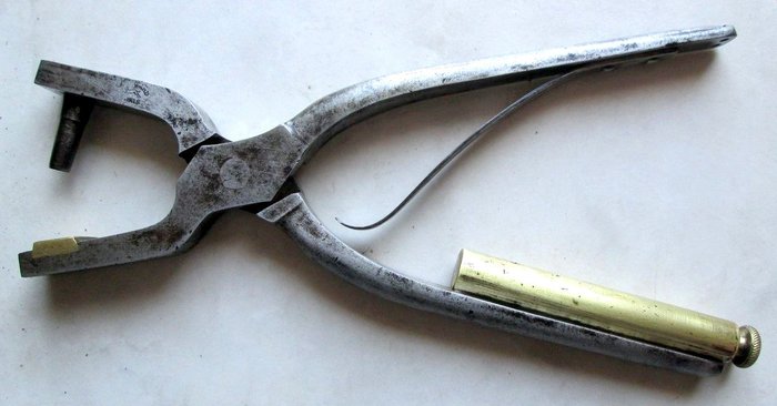 Blanchard ref 773 pince emporte-pièce avec bouts de rechange (1).jpg
