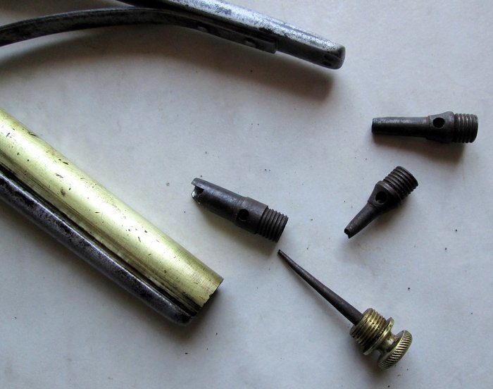 Blanchard ref 773 pince emporte-pièce avec bouts de rechange (3).jpg